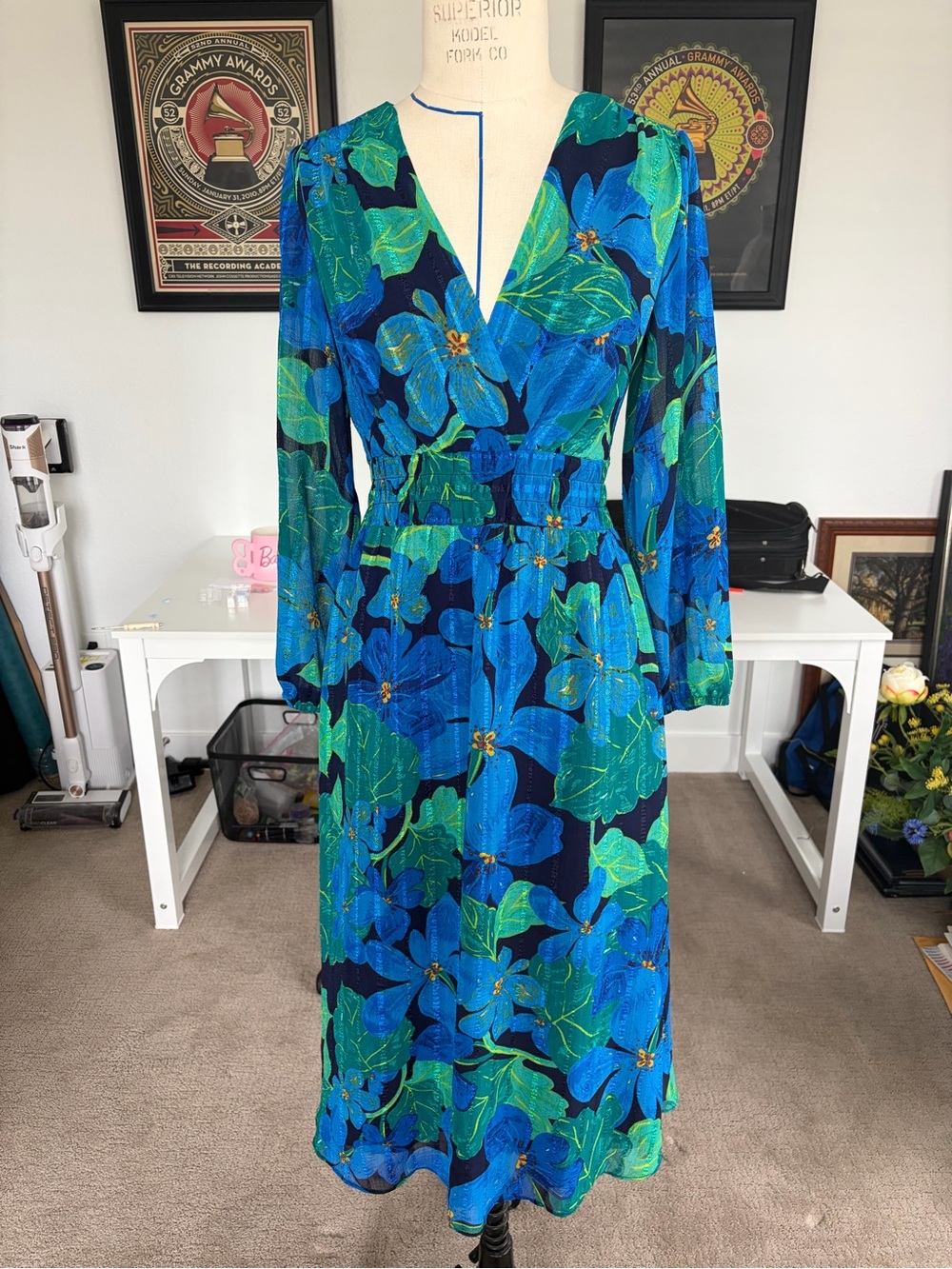 Maggy London Blue and Green Floral V-Neck Long Sleeve Dress